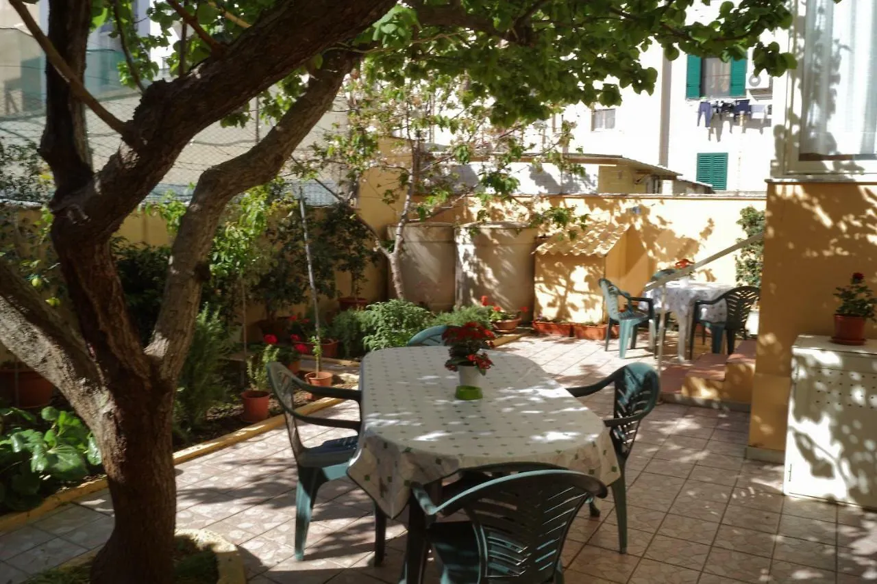 Bed And Breakfast Hibiscus Alghero Oda ve Kahvaltı